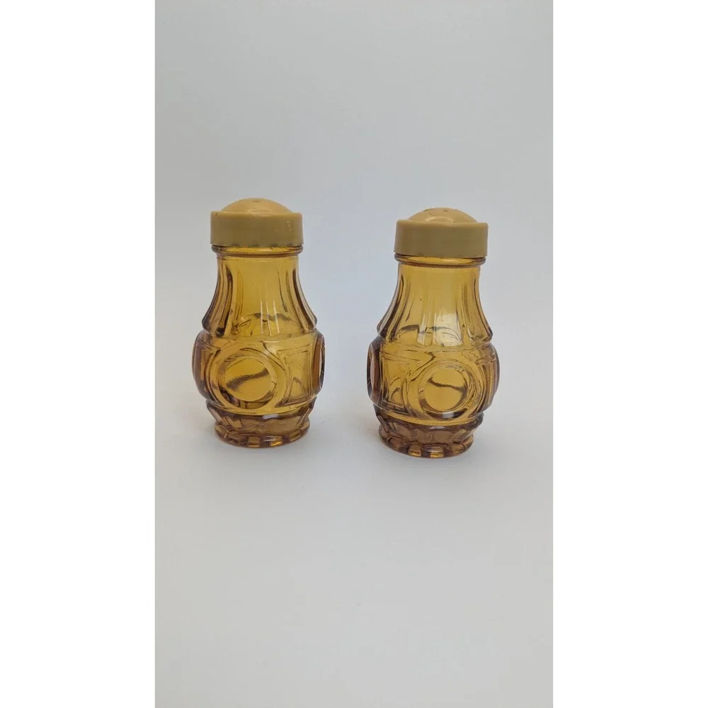 Vintage Amber Glass Salt Pepper Shakers Thumbprint Ribbed MCM Retro Set 4 Inch